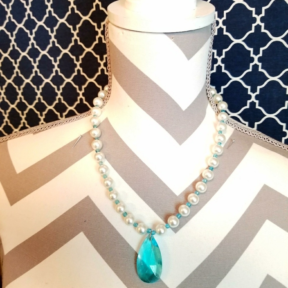 Pearl necklace with matching  earrings